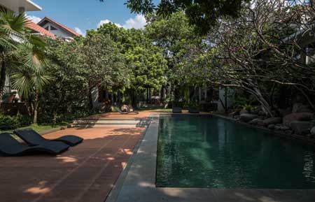 Pool at Jakarta Townhouse complex - leasing for expats