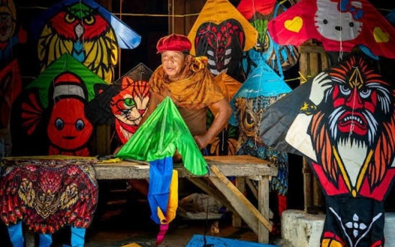 A Kitemaker’s