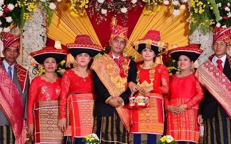 Traditional textiles and dress uis nipesuis nipis and ceremonial accessories