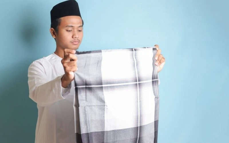 How to Wear an Indonesian Sarong (Men’s Tube Sarong)
