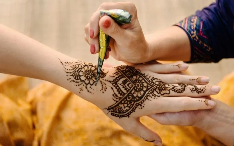 Tattoo Safety in Indonesia Black Henna, PPD Risks and Permanent Tattoo Advice
